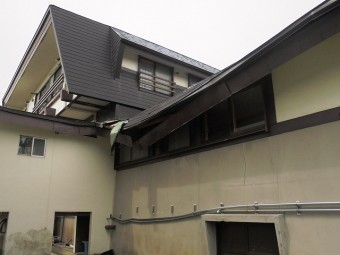 屋根雪害破損3