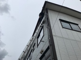 外れた竪樋の修理