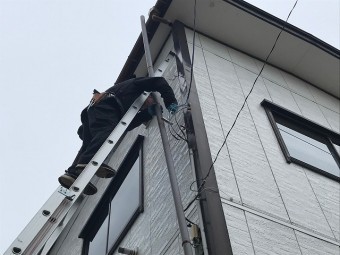 外れた竪樋取付